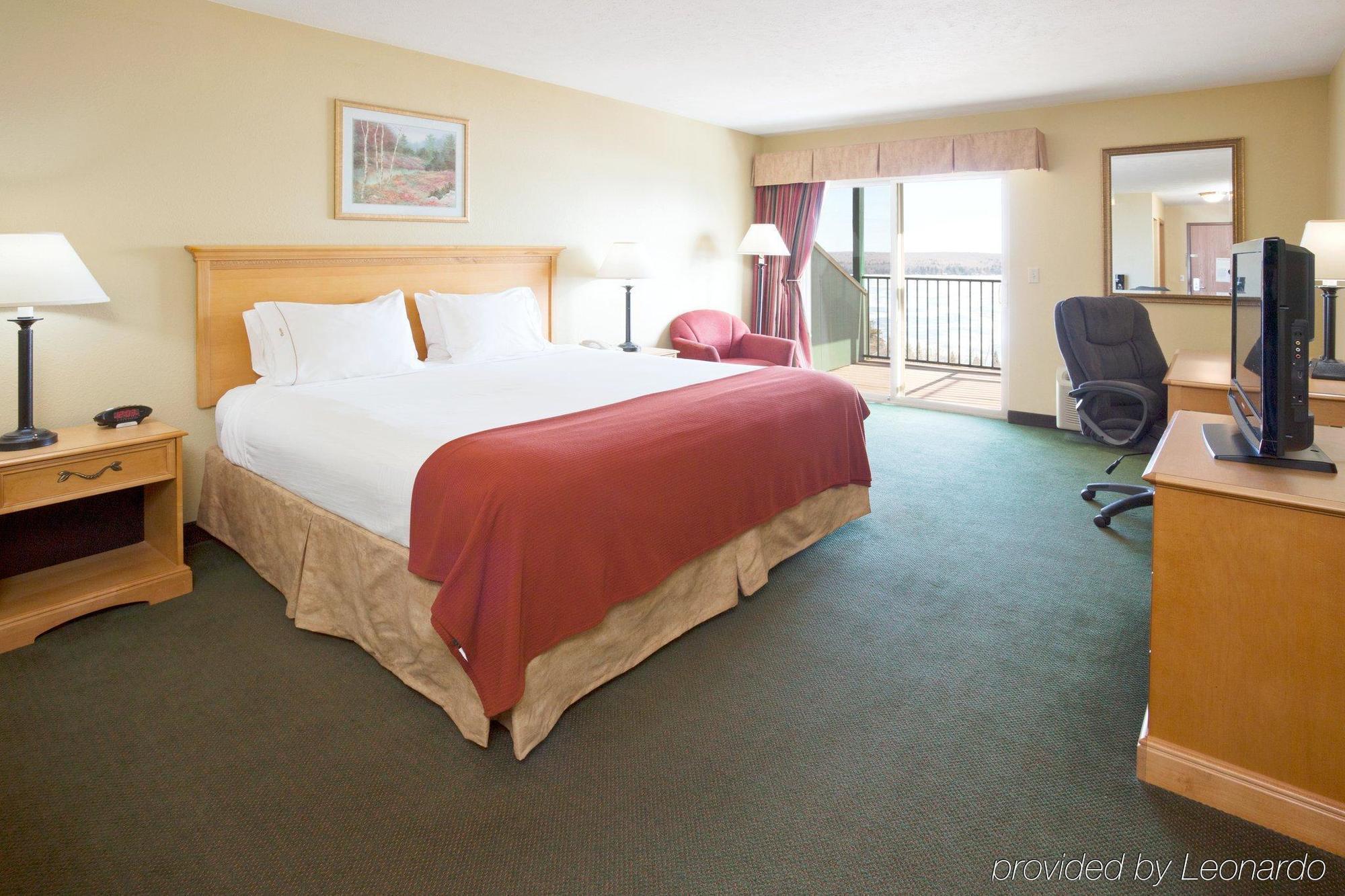 Holiday Inn Express Munising-Lakeview, An Ihg Hotel Rum bild
